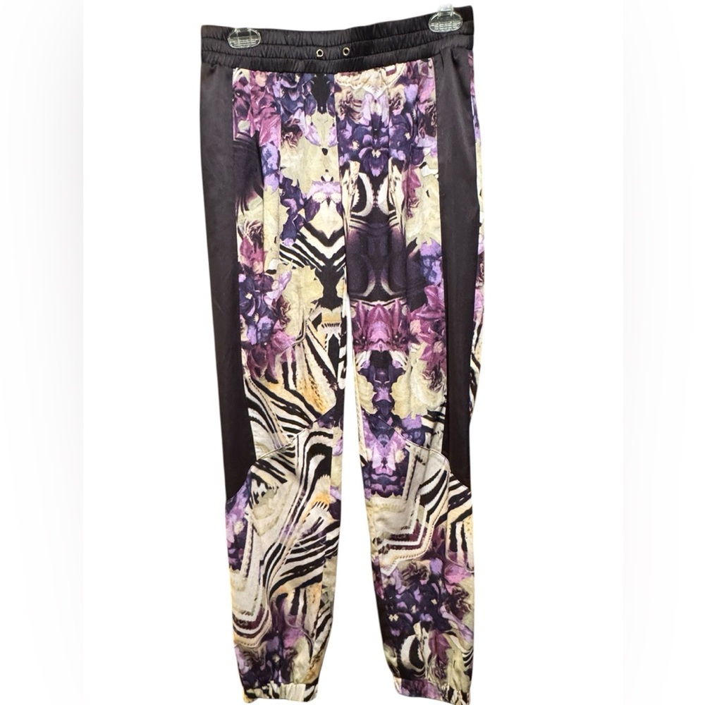 bebe Pants with Multicolor design and black accents